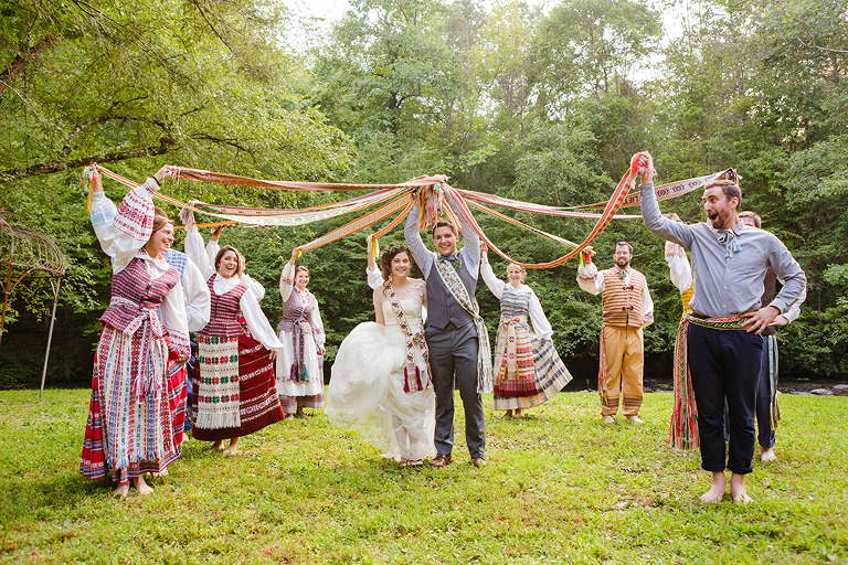 Свадебные обычаи и традиции русского народа, видео торжества: разбираемся в общих чертах