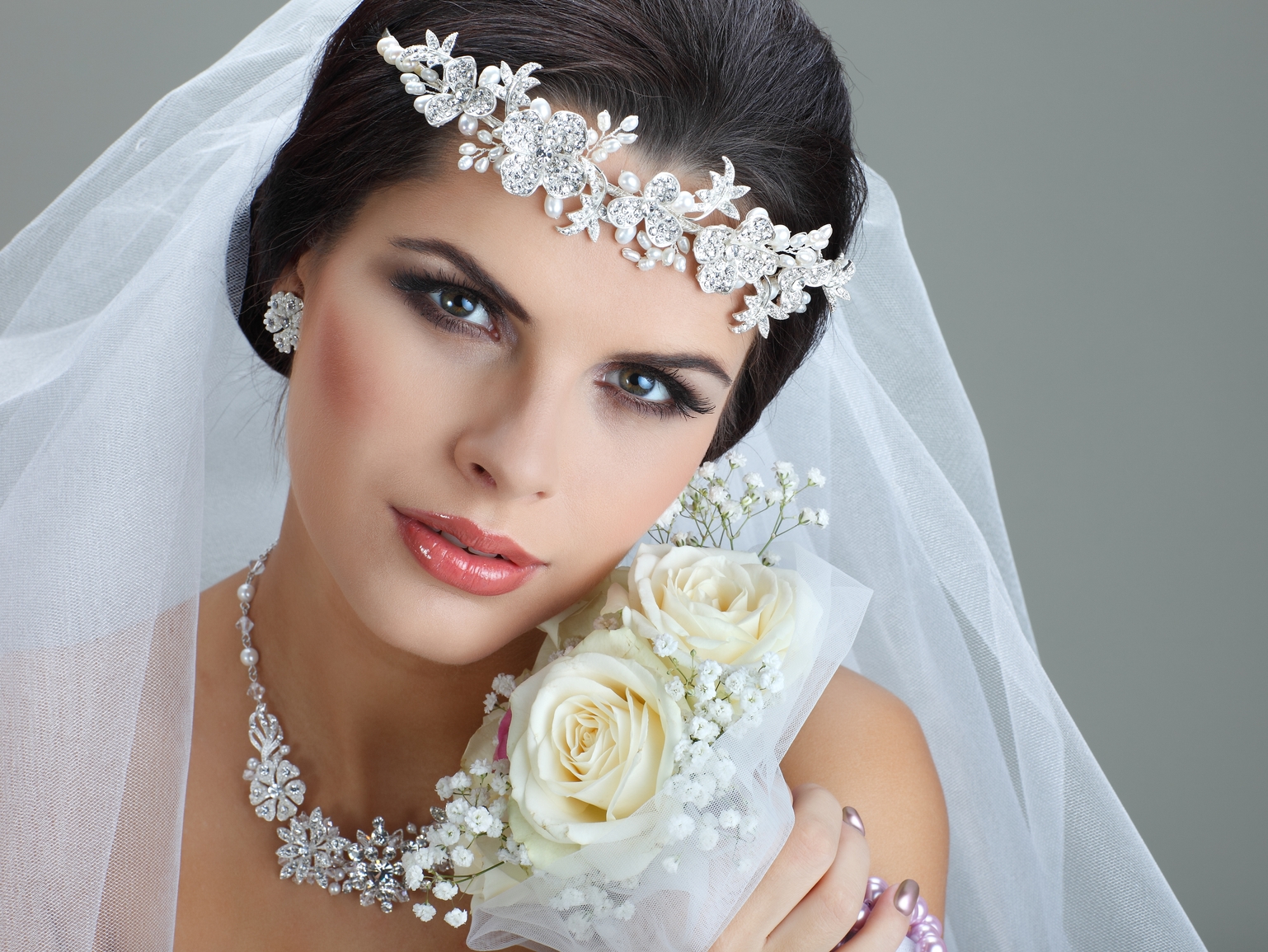 Не совершайте этих ошибок при выборе аксессуаров на свадьбу: советы для невест
