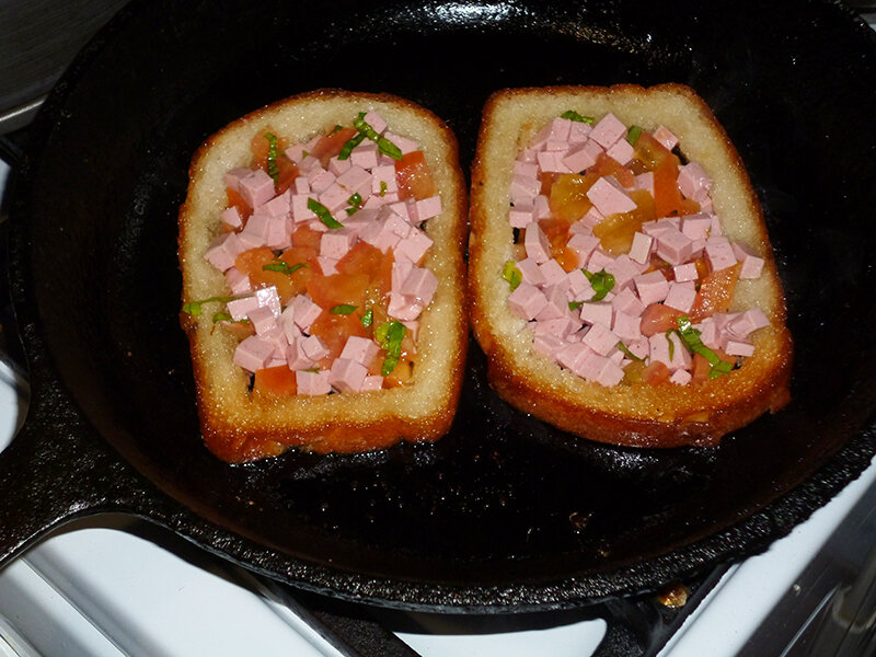 Горячие бутерброды на сковороде рецепты простые с фото