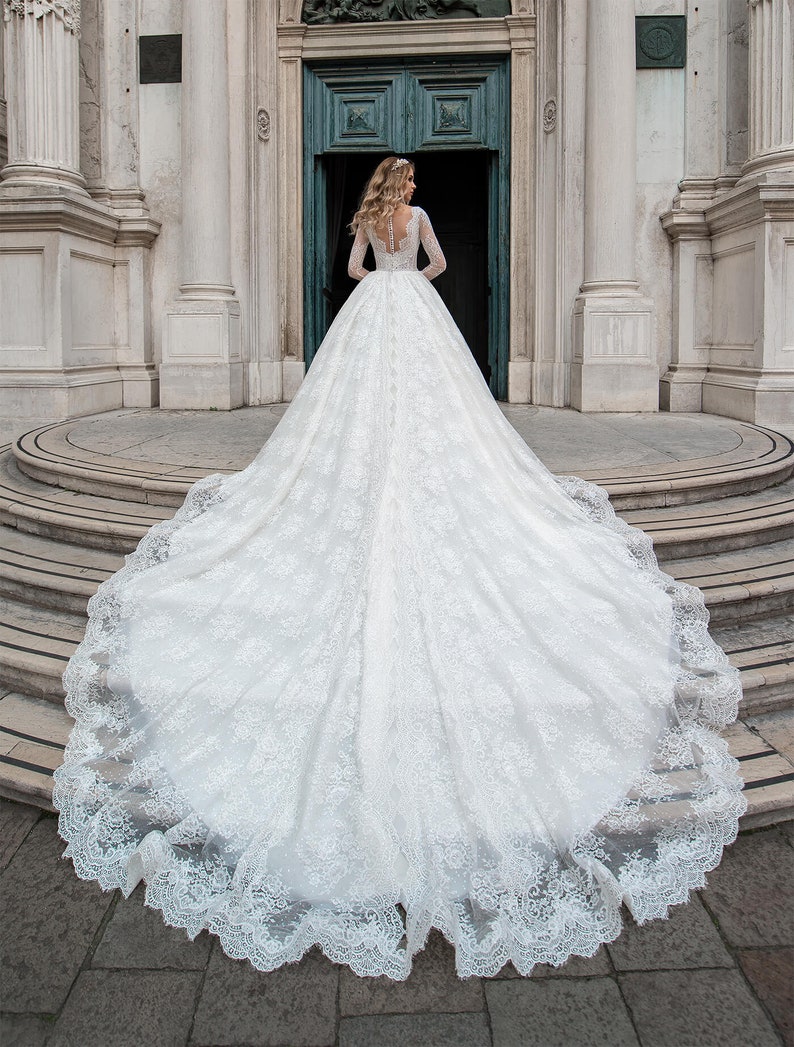 Шлейф для платья невесты: выбор подходящего варианта, как носить