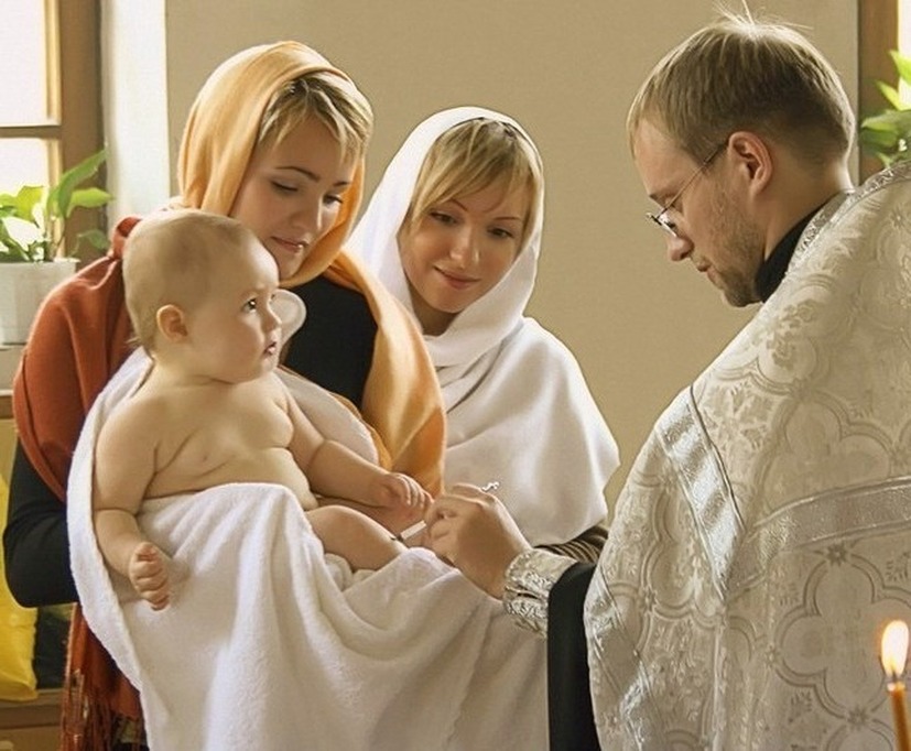 На что обратить внимание при выборе одежды для крещения ребенка