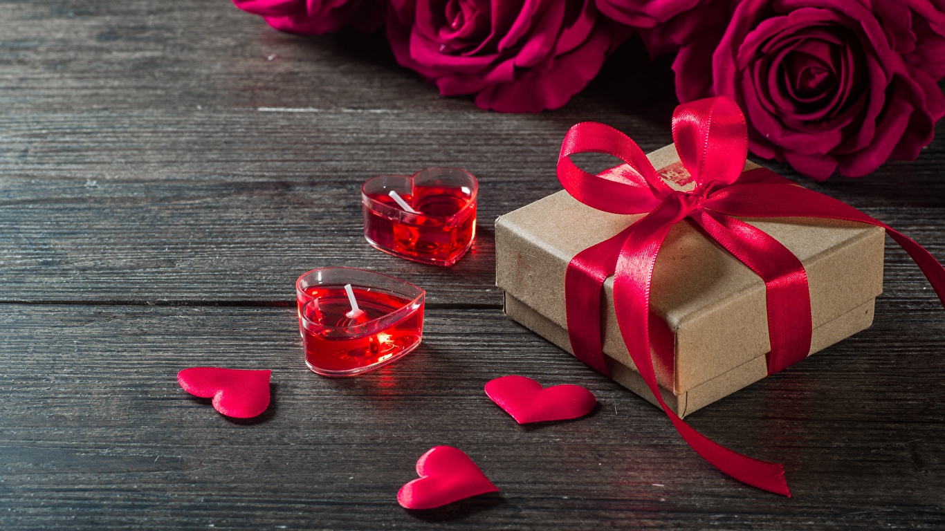 Как выбрать романтический подарок девушке?