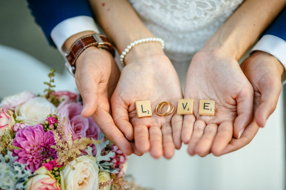 8 лет свадьбы - что подарить на годовщину | жестяная свадьба