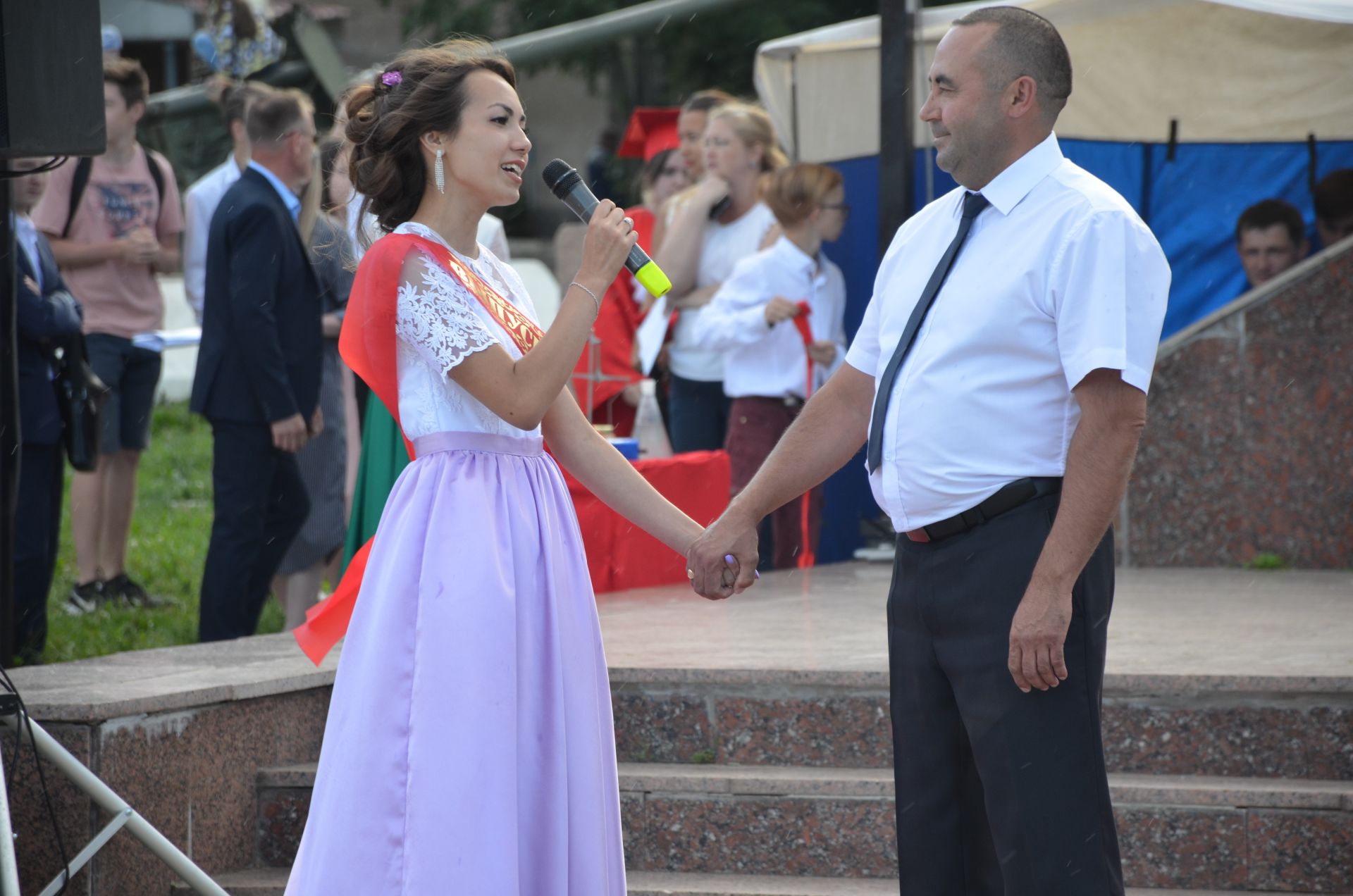 Новые 113+ идей что подарить однокласснице на 8 марта (в примерах)