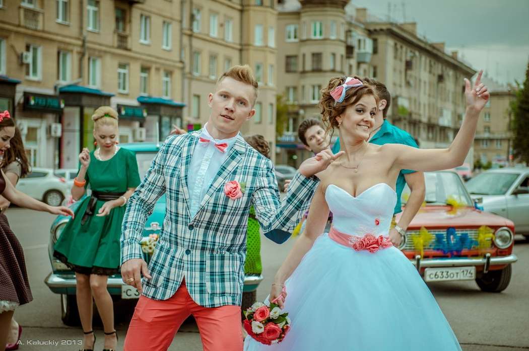 Свадьба в стиле стиляги: феерия веселья, цвета и музыки