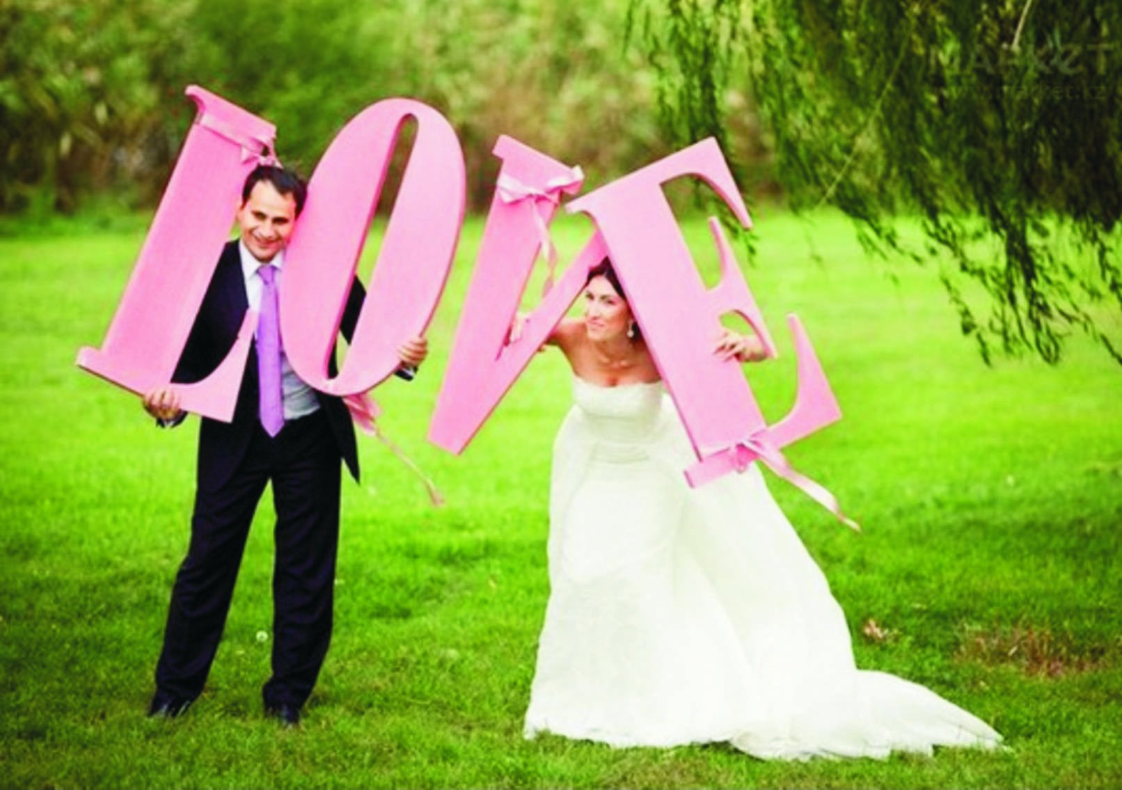 Объемные мягкие буквы из ткани для свадебной фотосессии