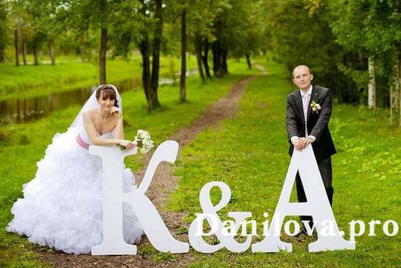 Как сделать буквы для фотосессии на свадьбу из картона, ткани, пенопласта (фото)