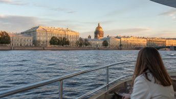 Аренда теплохода в Санкт-Петербурге