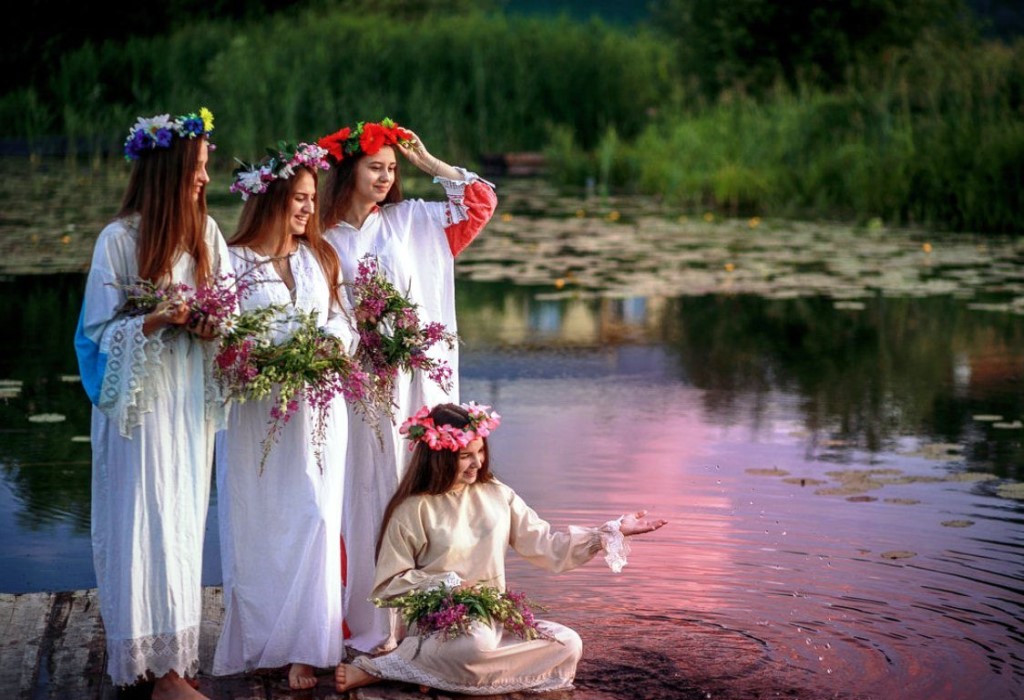 День ивана купала: история, традиции, обычаи праздника на руси- какого дня отмечали славяне иванов день и и в чём суть обрядов