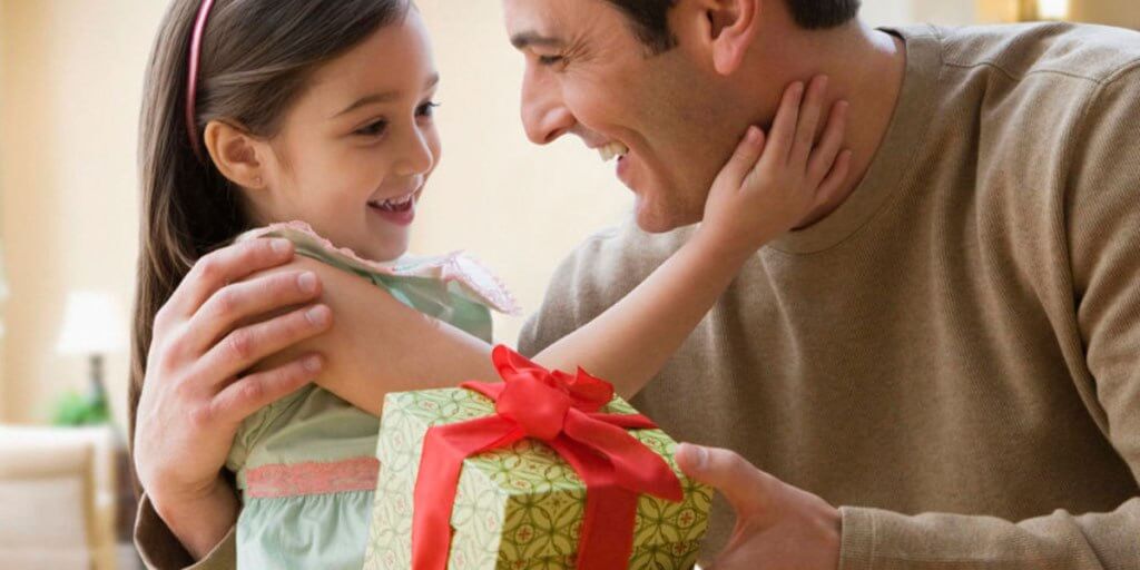 Что подарить ребенку: идеи выбора подарка для разных возрастов