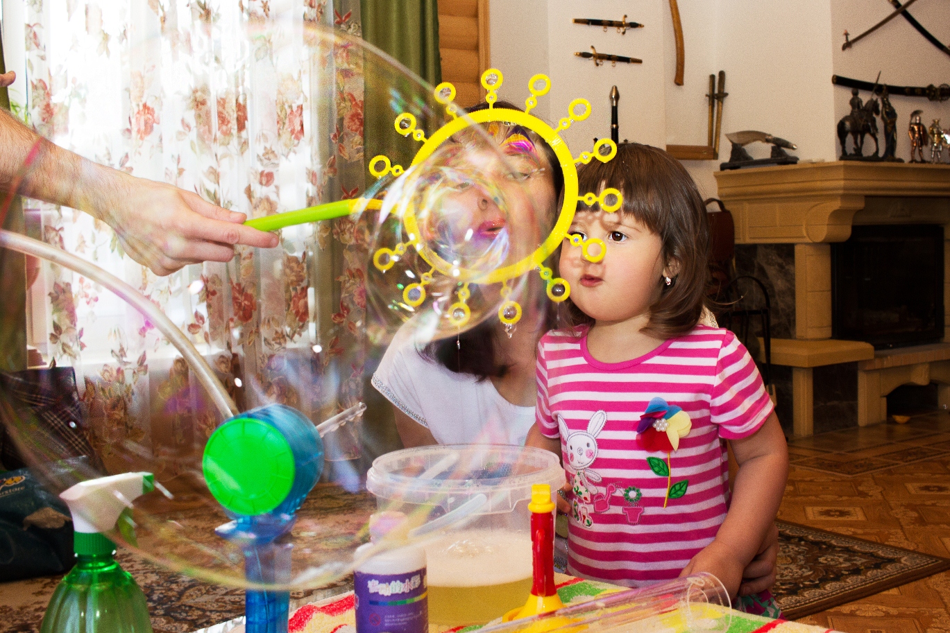 Нод кружка по экспериментированию с детьми среднего дошкольного возраста «волшебные пузыри». воспитателям детских садов, школьным учителям и педагогам - маам.ру