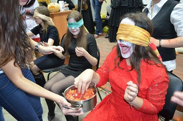 Фанты на хэллоуин для детей | игры, конкурсы, развлечения на праздничной вечеринке по случаю дня хэллоуина