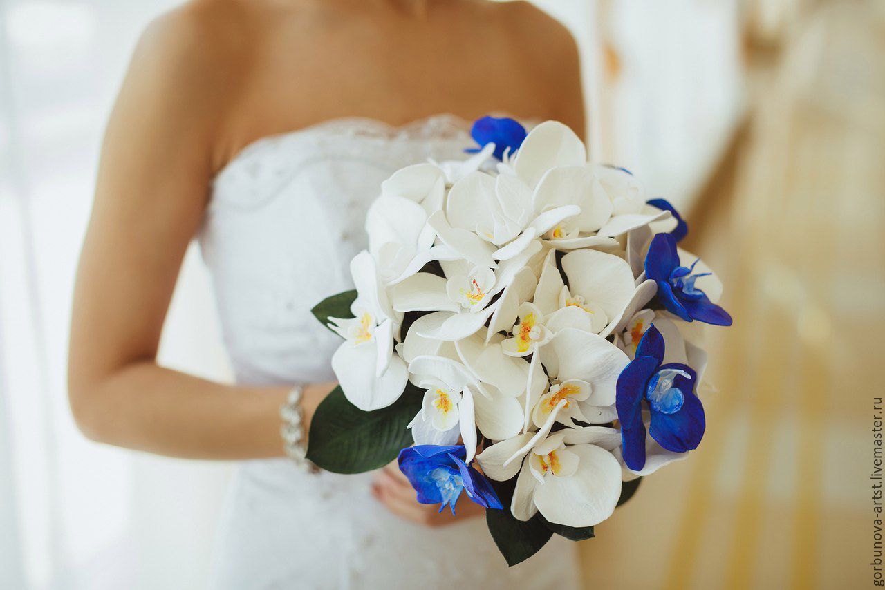 Букет на свадьбу в подарок молодоженам от гостей и от родителей: какой свадебный презент подарить невесте и жениху, идеи красивых подарочных цветов с фото
