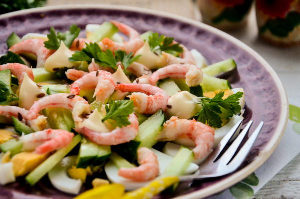 Салат с креветками – 11 простых и очень вкусных рецептов салата из креветок на праздник