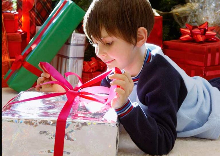 Что подарить мальчику на 8 лет?  230+ лучших идей для подарка