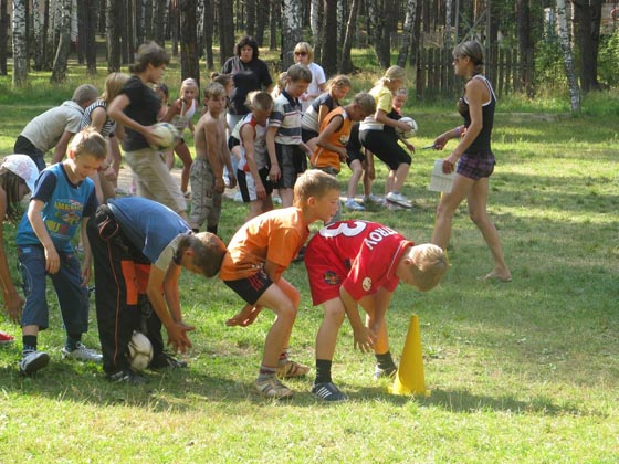 Игры на свежем воздухе в лагере для детей среднего и старшего возраста