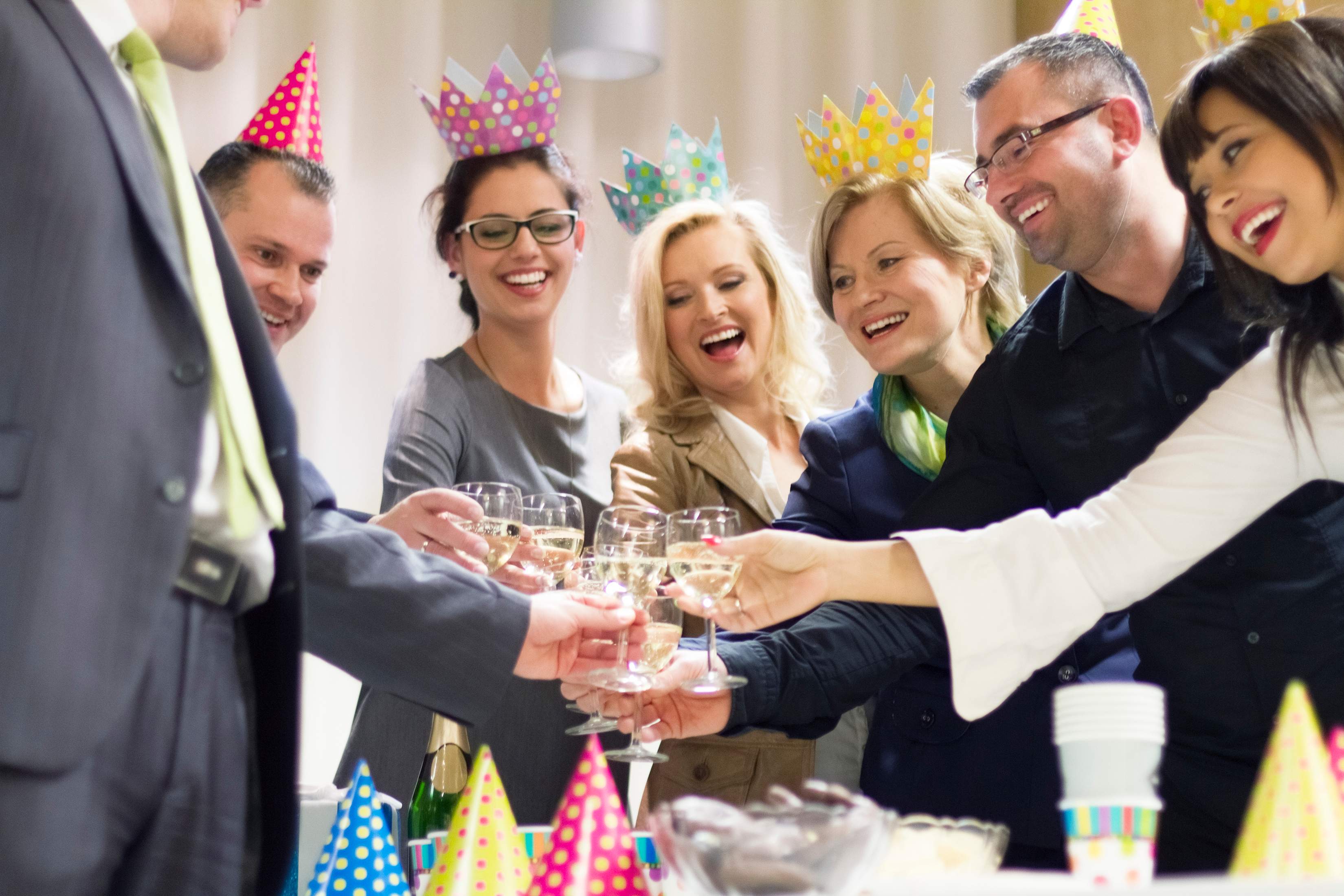 Как проставиться на свой день рождения на работе: варианты угощений