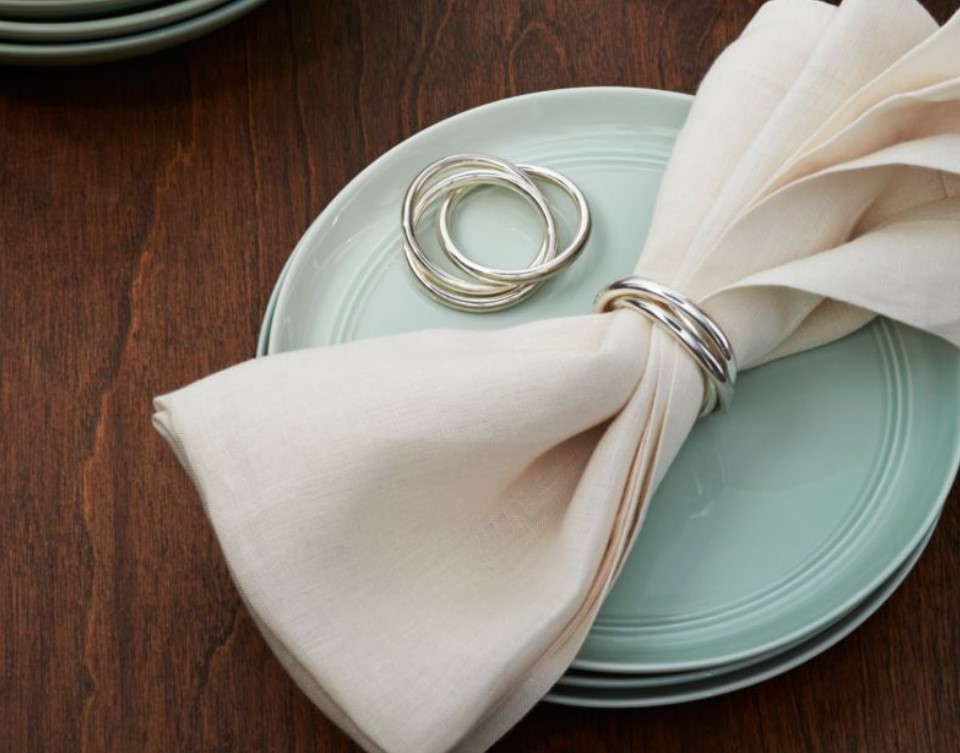 25 способов красиво сложить салфетки на праздничный стол