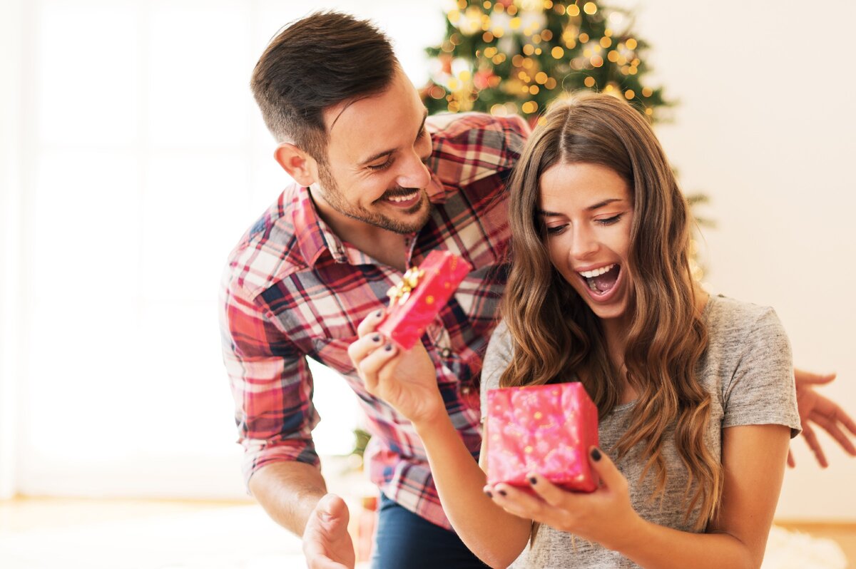Что подарить семейной паре - 150 идей совместного подарка для пары на любой повод от друзей и родных