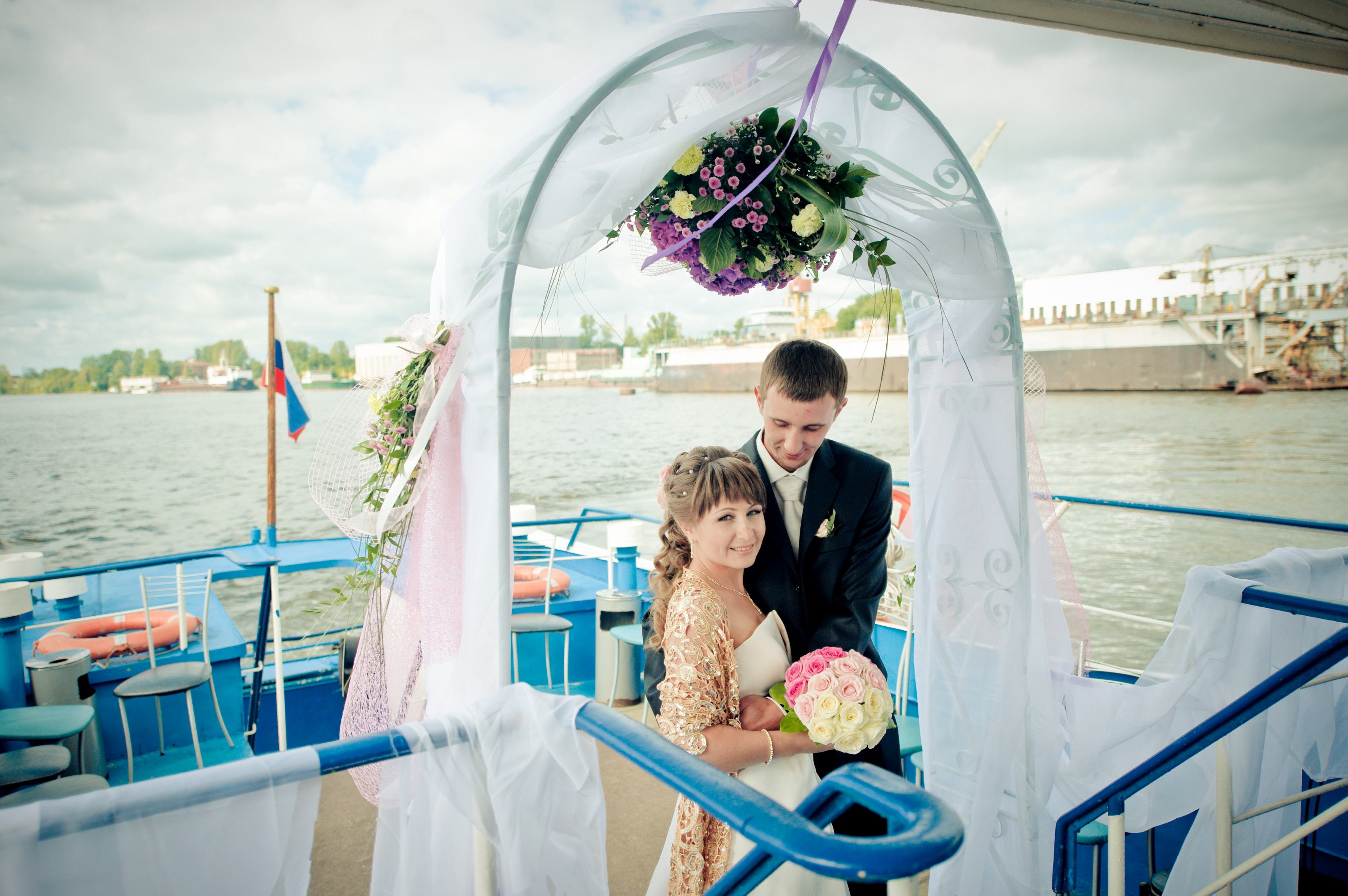 Свадьба на катере: формат торжества, образы молодоженов, идеи