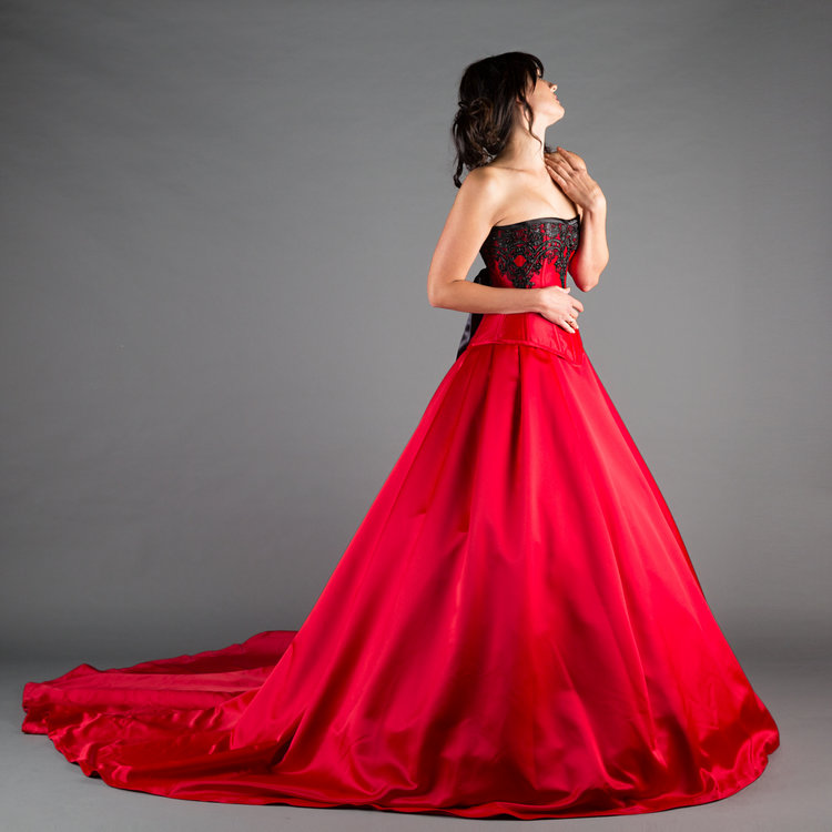 Красное свадебное платье. привлекаем внимание окружающих