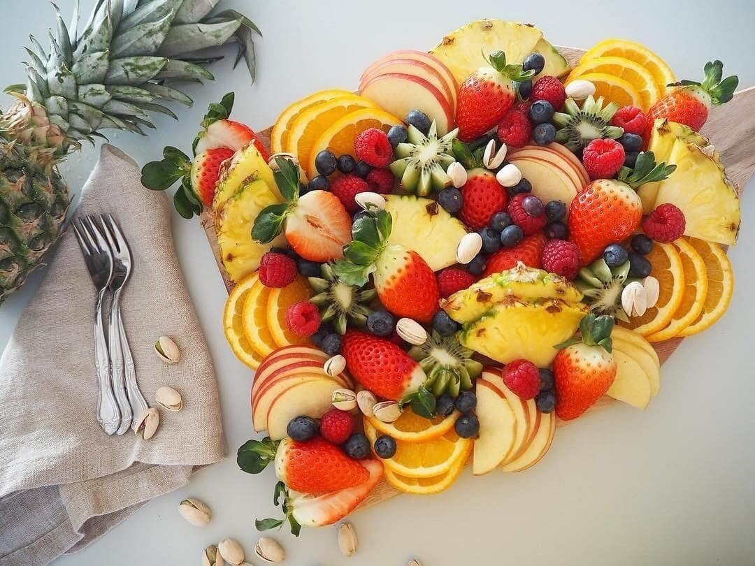 Как нарезать фрукты красиво на стол, сервировать и подать (+фото)