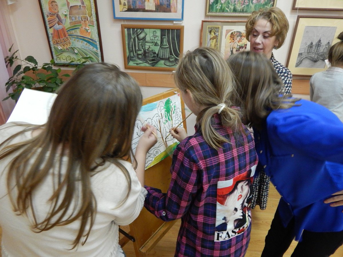 Отдавать ли ребенка в художественную школу, если он любит рисовать?