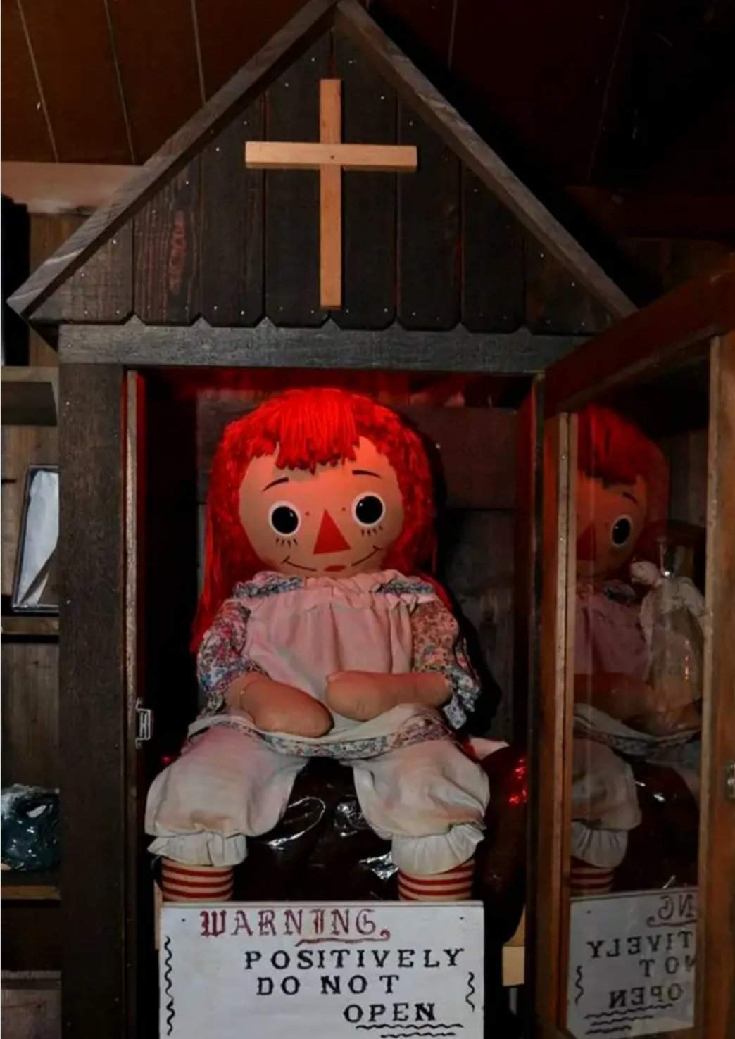 Кукла аннабель: история, кино о кукле, кукла музейный экспонат, мифы и реальность о кукле аннабель