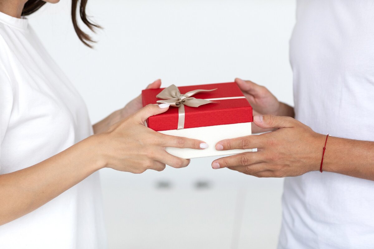 96 идей что подарить женщине на юбилей + недорогие и полезные подарки
