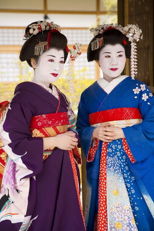 Костюмированное новогоднее поздравление от “японской гейши”
