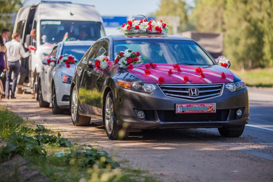 Свадебный кортеж: выбор автомобиля на свадьбу