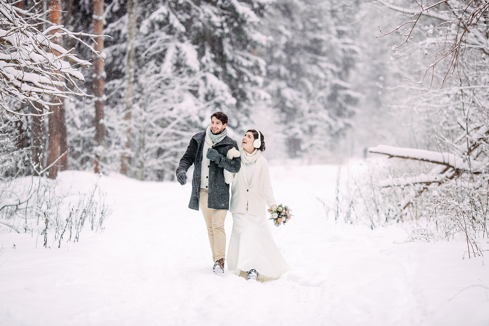 Свадебная фотосессия зимой: волшебная сказка или роскошный бал?