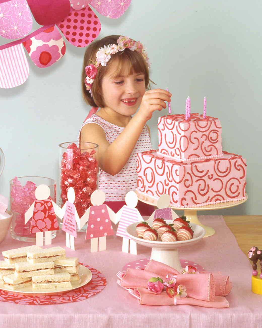 Что подарить девочке на 4 года на день рождения: идеи подарков малышке
