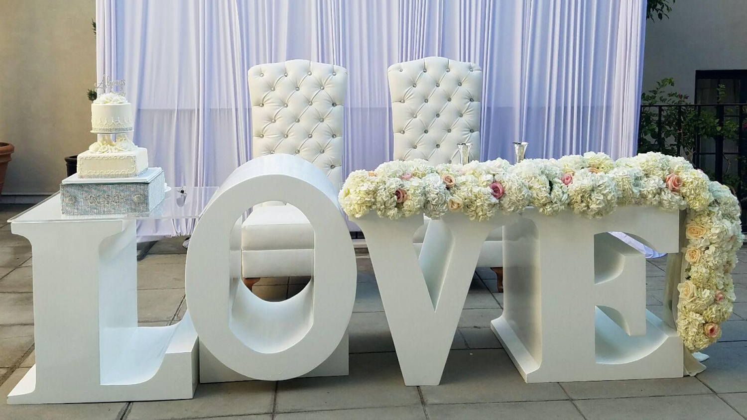 Буквы для свадебной фотосессии и декора