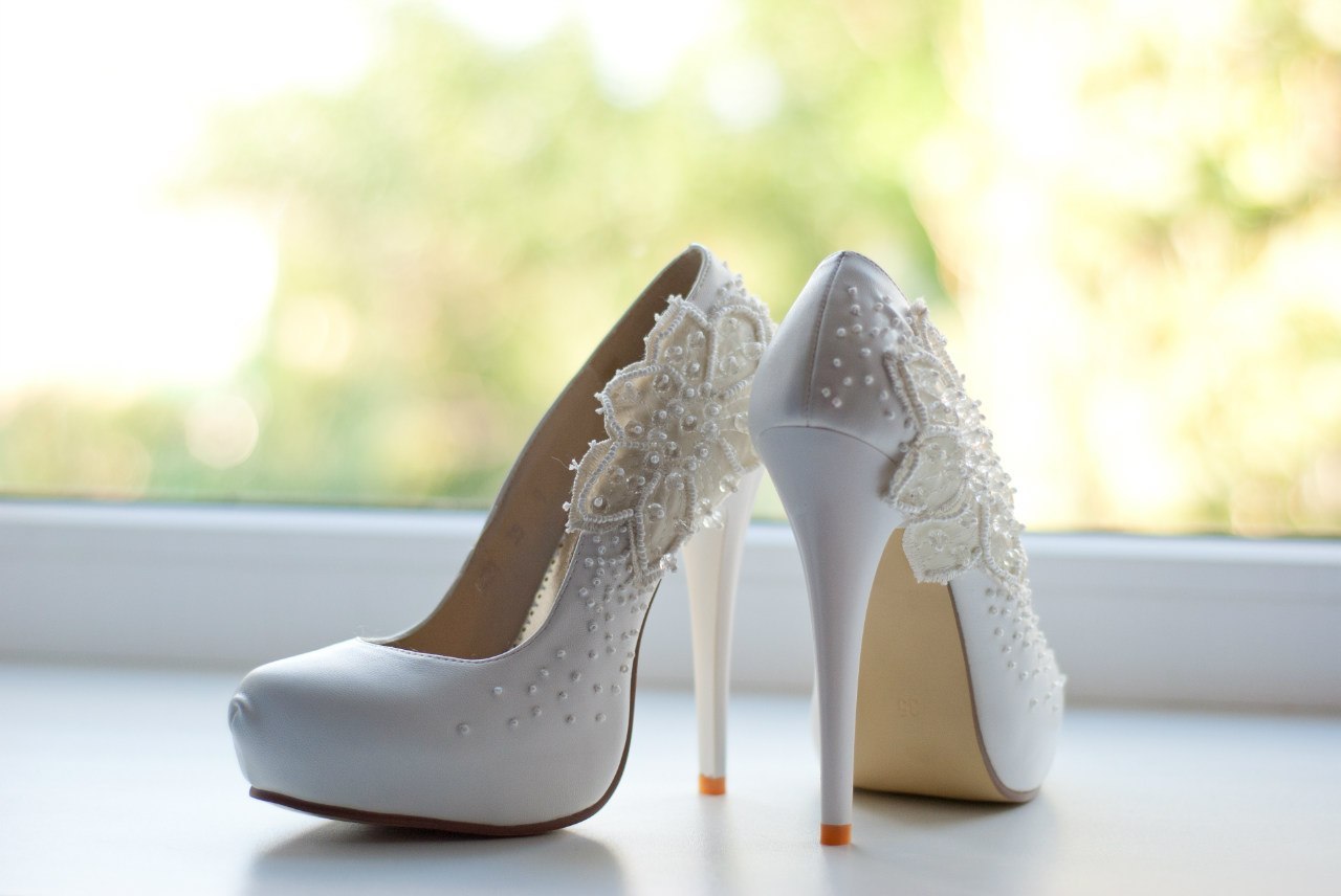Свадебные туфли: шпилька или танкетка?
