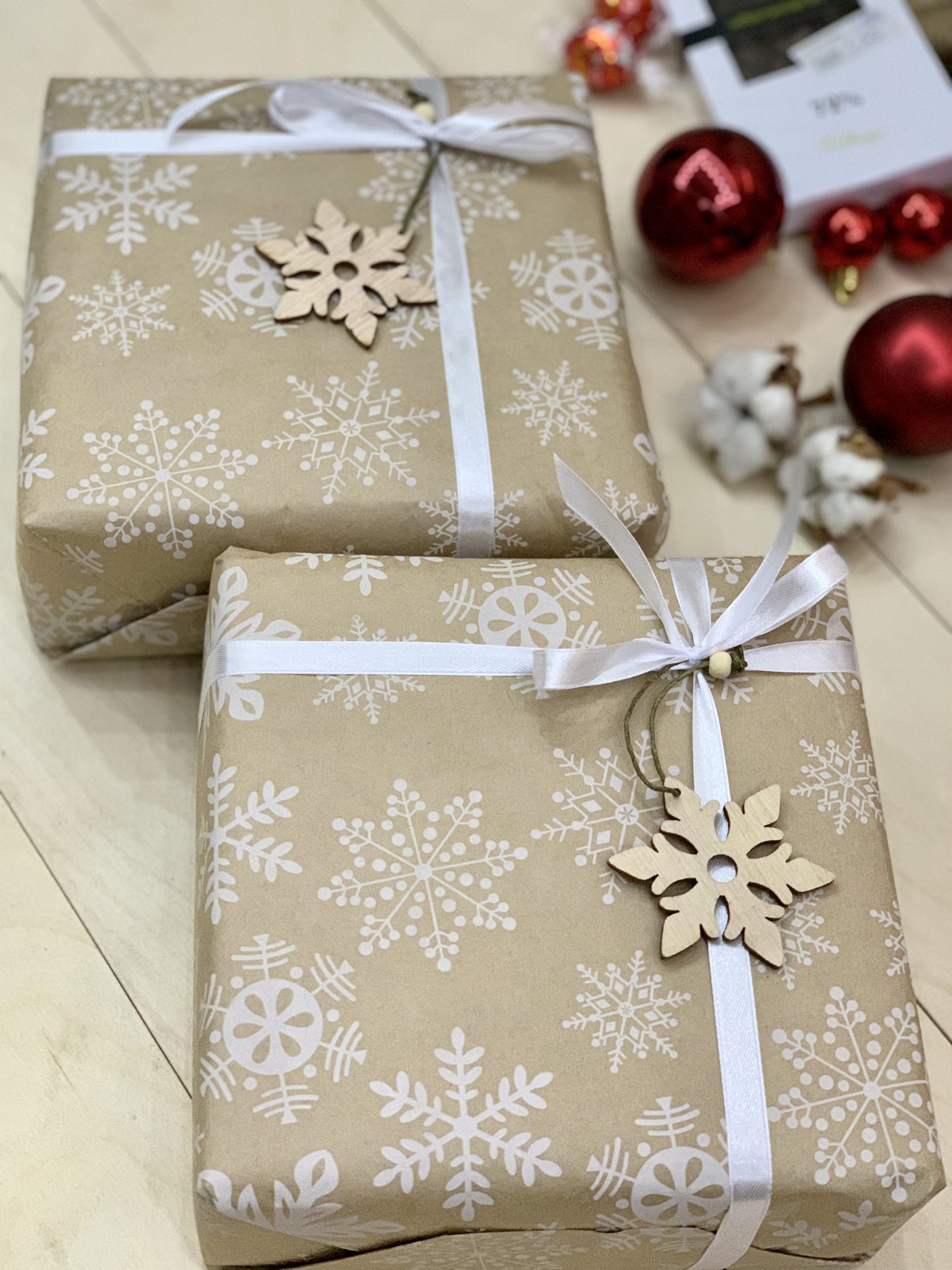 Как упаковать подарок в подарочную бумагу без коробки, большой и маленький, круглый и квадратный подарок упаковываем. красиво упаковываем подарки своими руками