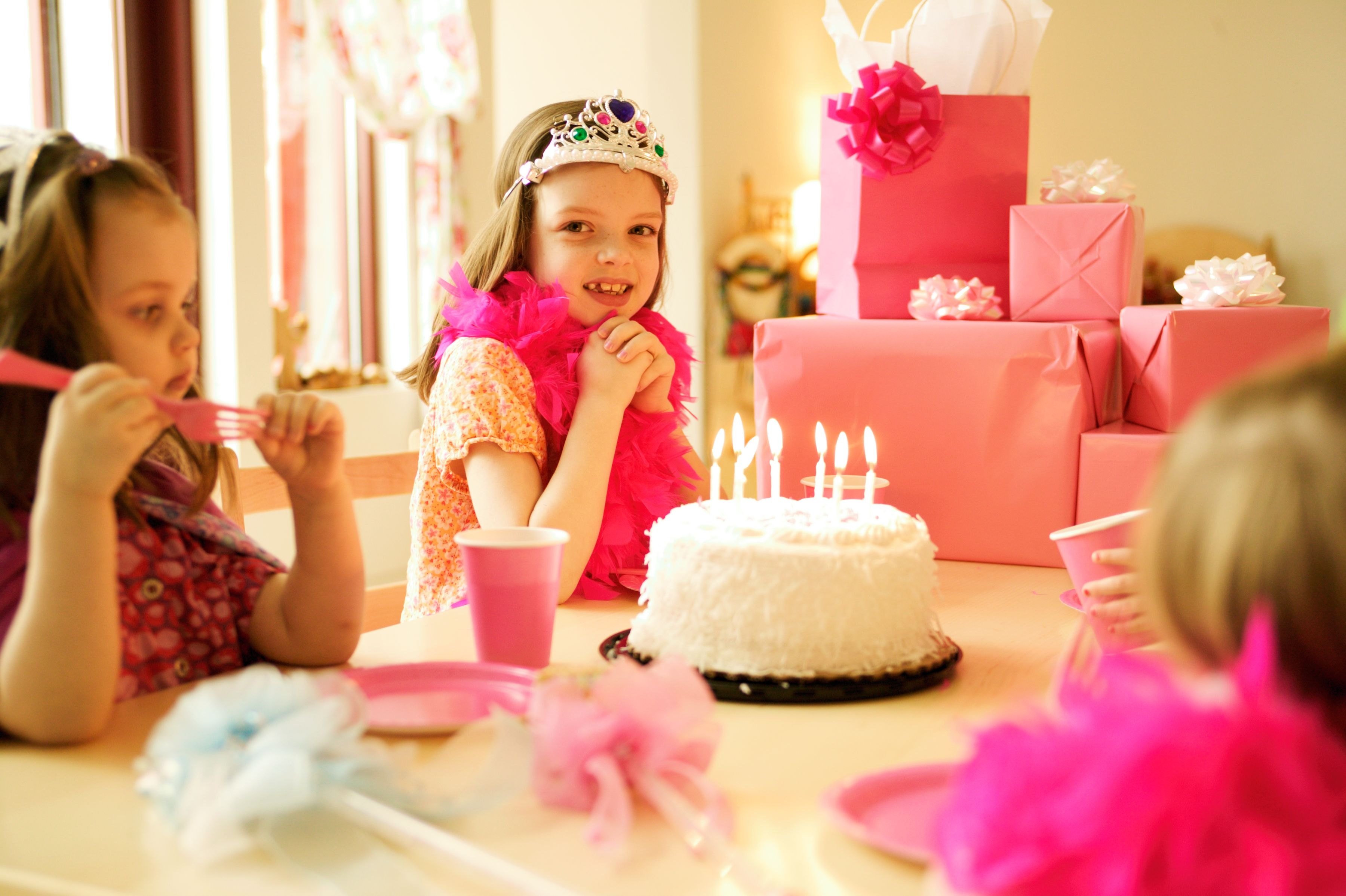 Что подарить девочке на 4 года на день рождения: выбираем классный подарок 4-летней малышке
