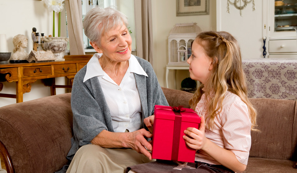 Что можно подарить бабушке на день рождения от внучки и внука