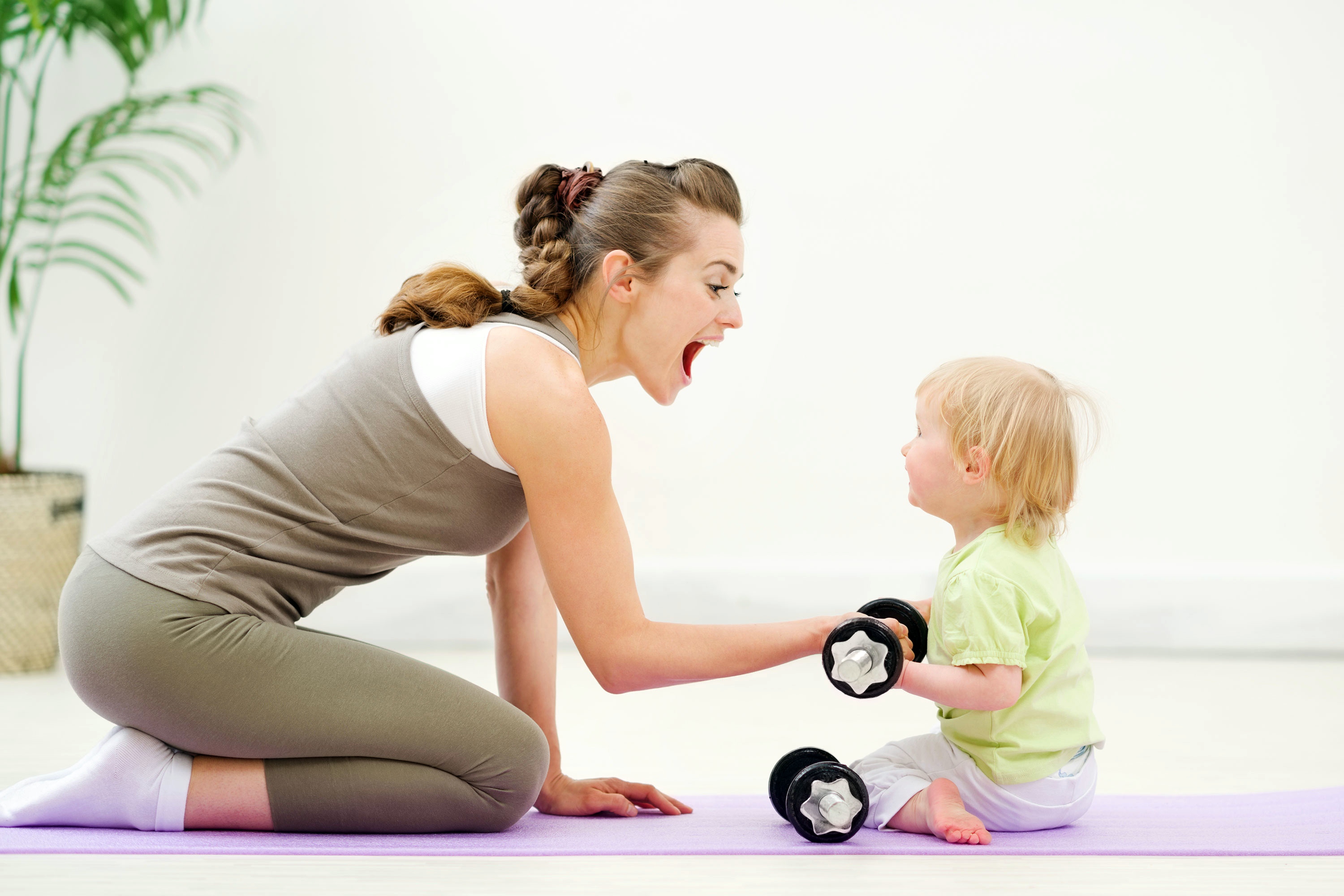 Упражнения после родов в домашних условиях при грудном и искусственном вскармливании