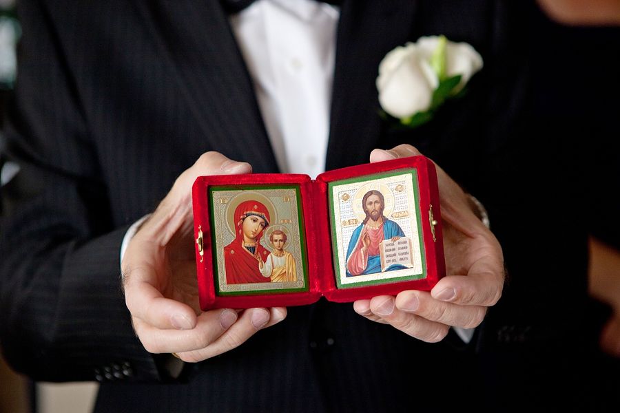 Можно ли дарить иконы в подарок: приметы, мнение церкви. можно ли принимать в подарок икону?