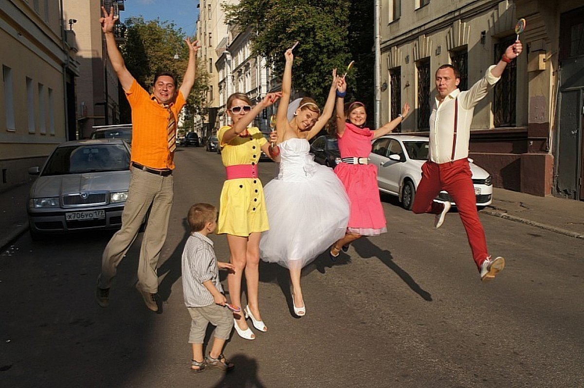 ᐉ веселая цветная свадьба в стиле стиляг - ➡ danilov-studio.ru