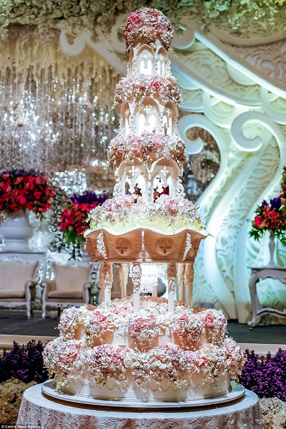 Самые красивые свадебные торты: фото с описанием