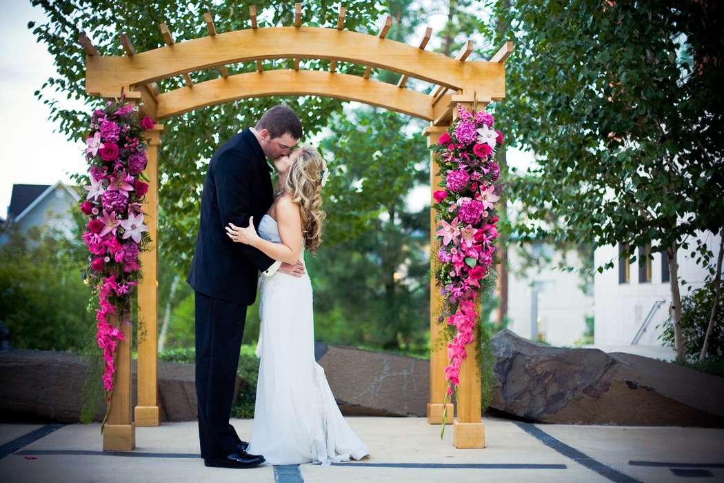 Как сделать свадебную арку. оформление зала на свадьбу фото. оформление свадебного зала своими руками, тканью, цветами, шарами, гирляндами, в цвете