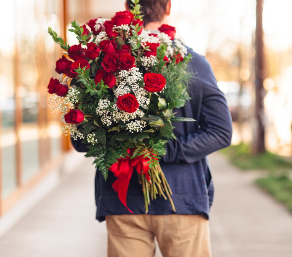 Какие цветы подарить на 14 февраля и 8  марта: топ 10 самых красивых цветов для праздничного букета