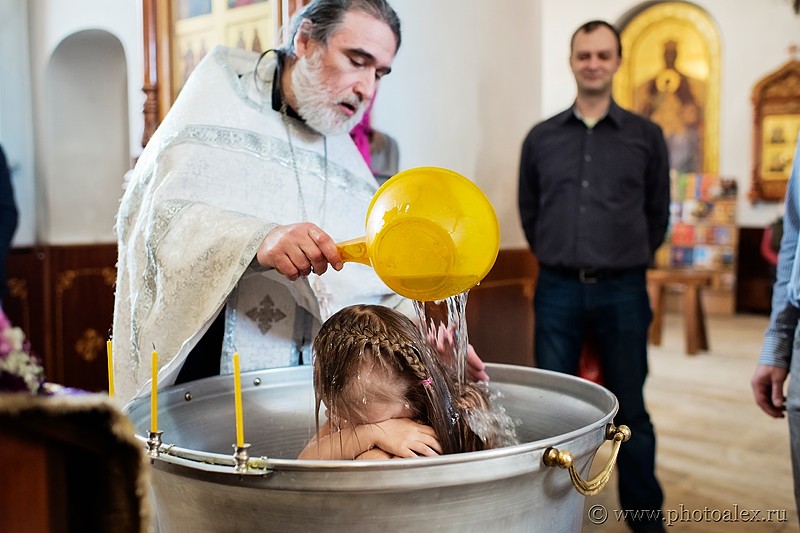 Когда крестить ребенка после рождения — правила и варианты