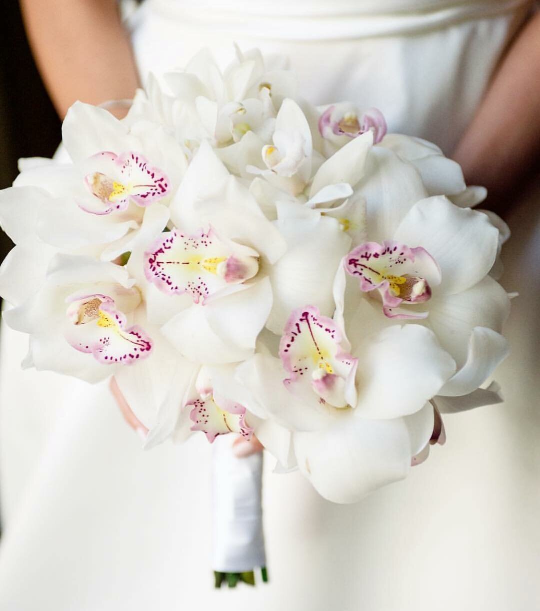 Свадебный букет из орхидей: виды, сочетания, фото композиций