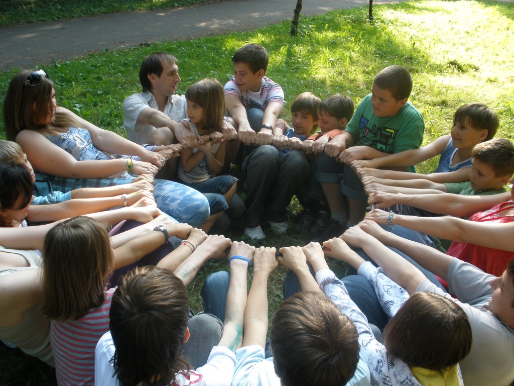 Игры направленные на знакомство детей: развитие общения ребенка от 0 до школы
