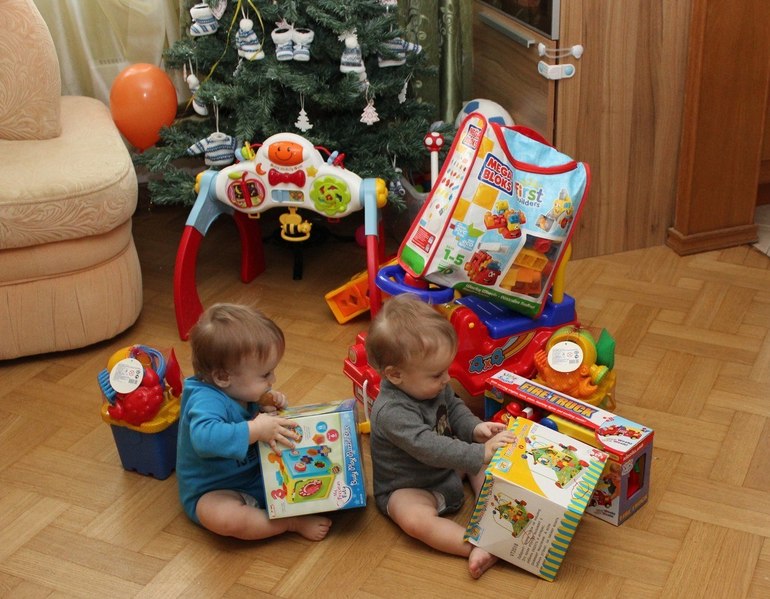Что подарить мальчику на 2 года: практичные идеи подарков для активных и спокойных детей