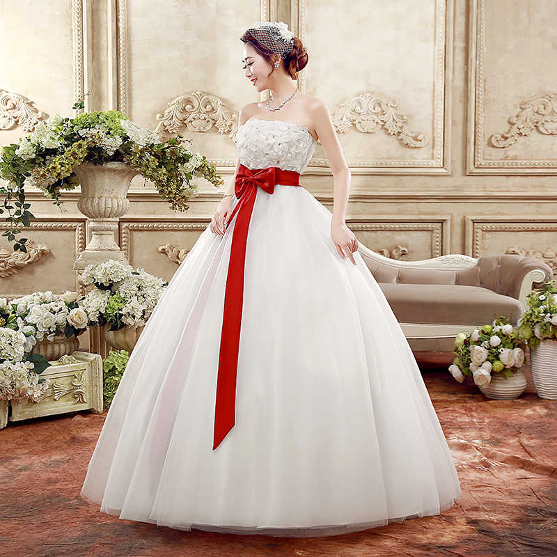 Свадебное платье кремового (молочного) цвета - фото