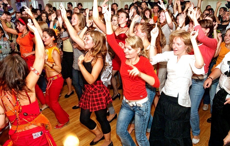Коллективные танцы для вечеринки разучить. какие танцевальные мастер-классы можно организовать на корпоративе